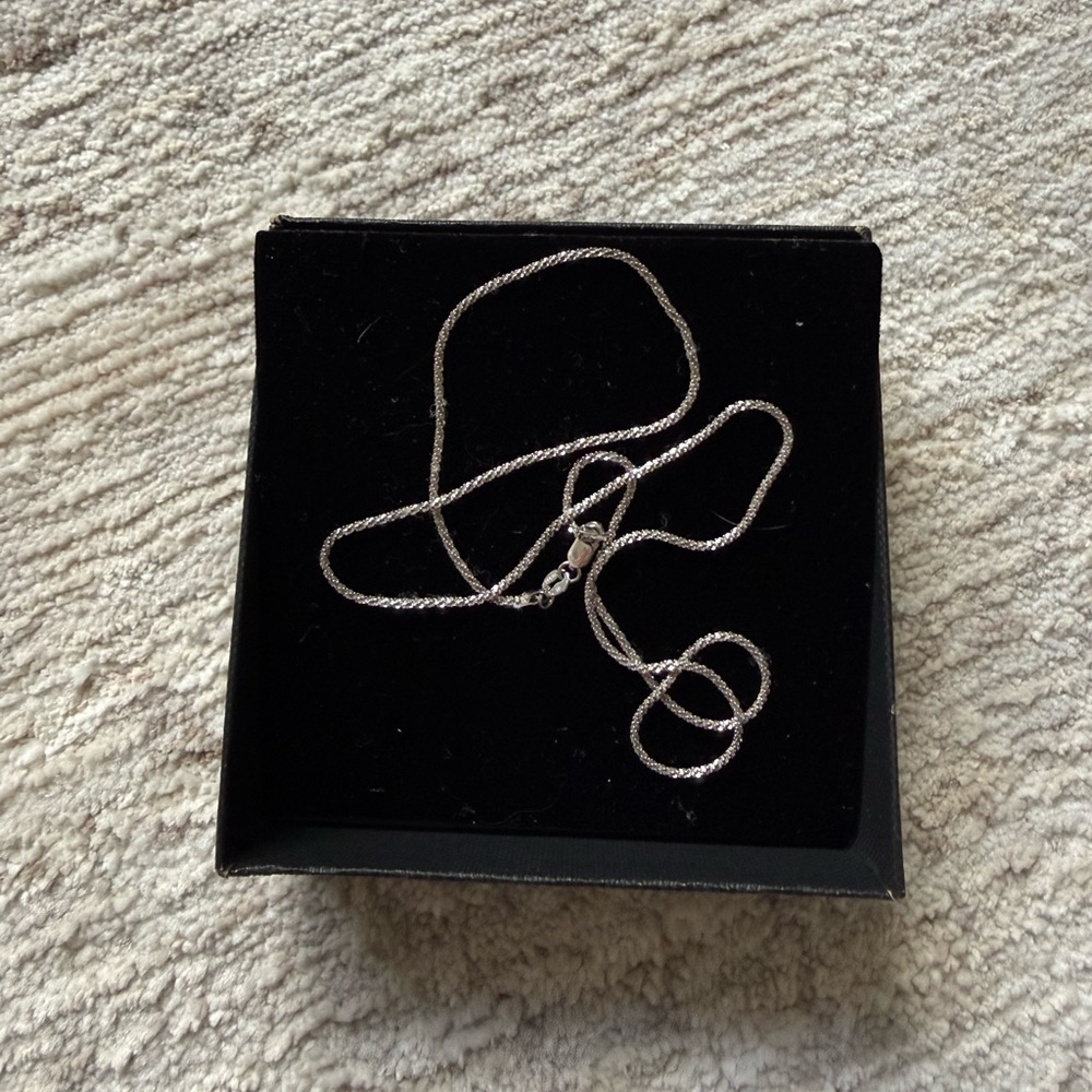 Elegant Real Silver Necklace - Picture 5 of 5
